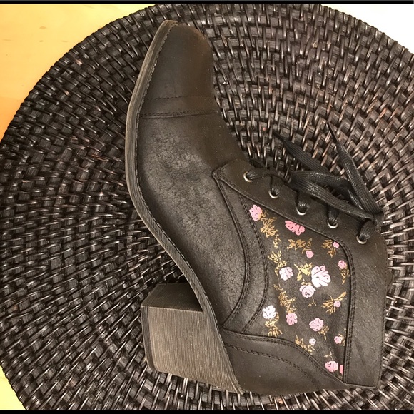 NEW LILLIANA Rose Leighton Sz 7.5 BOOTIES - Picture 6 of 7